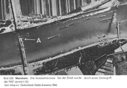 Mannheim, zerst�rte Br�cken, darunter die
                          Autobahnbr�cke (A), 1945