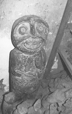 Ica-Museum, eine Figur
                      mit einem breiten Grinsen