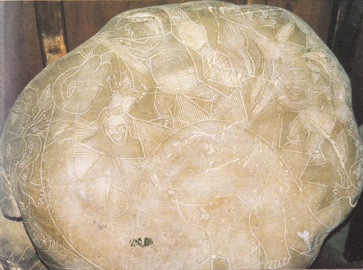 Ica-Museum, gravierter Stein mit der
                      Darstellung von Sauriern mit Menschen zur selben
                      Zeit