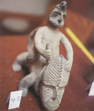 Ica-Museum, Figur mit der Darstellung
                              eines Reiters auf einem Tier mit
                              Menschenkopf