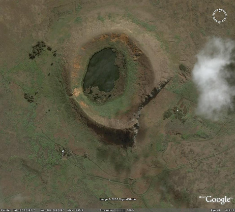 El cr�ter del volc�n
                      muerto de Rano Raraku, foto satelital