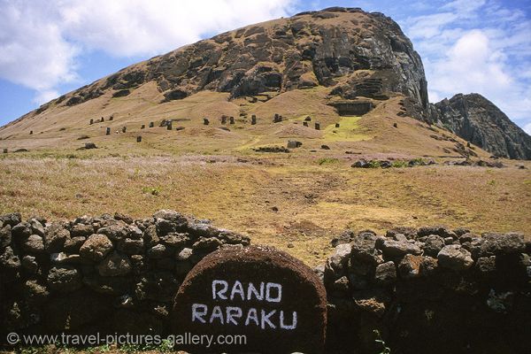 El cr�ter de Rano
                      Raraku es la cantera con estatuas gigantes