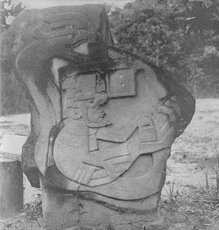 M�xico,illahermosa,
                                          monolito con unastronauta con
                                          casco en un cohete