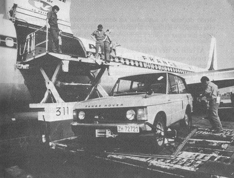 La llegada del Range Rover de
                                  D�niken con avi�n en Pakist�n provoc�
                                  muchas problemas...