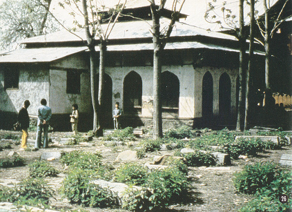 Srinagar, el mausoleo supuestamente
              con Jes�s "Rauzabal Kahnyar"