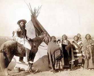 Grupo de ind&iacute;genas de Sioux de
                        Lacota