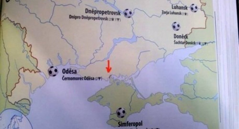 Der
              tschechische Fussballatlas von 2016 zeigt die Krim
              russisch - die Ukraine ist ohne Krim