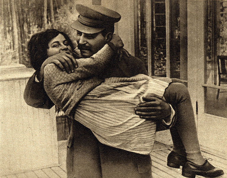 Stalin mit
                              Tochter Swetlana, 1935, Moskau - Foto:
                              Rotes Archiv, Prag