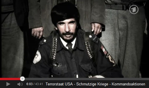 Daoud als
                    Polizeioffizier in Uniform