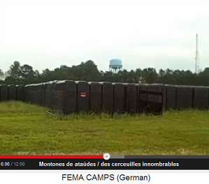 Montones de ata�des en un campo