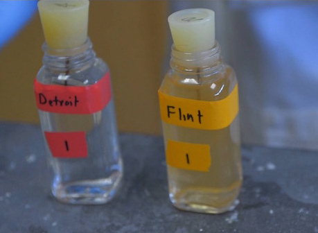 Wasserproben: Wasser aus Detroit ist sauber,
                      aus Flint ist es nur eine Flussbr�he