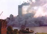 Ca�da de la
                          torre sur del WTC con nube 2, vista del Hudson
                          River