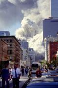 Ca�da de la
                          torre sur del WTC con nube 7, vista de la
                          calle