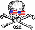 Skull and Bones ("Sch�del und
                Knochen"): Zahlensymbolik 322 mit der
                "amerikanischen" Fahne