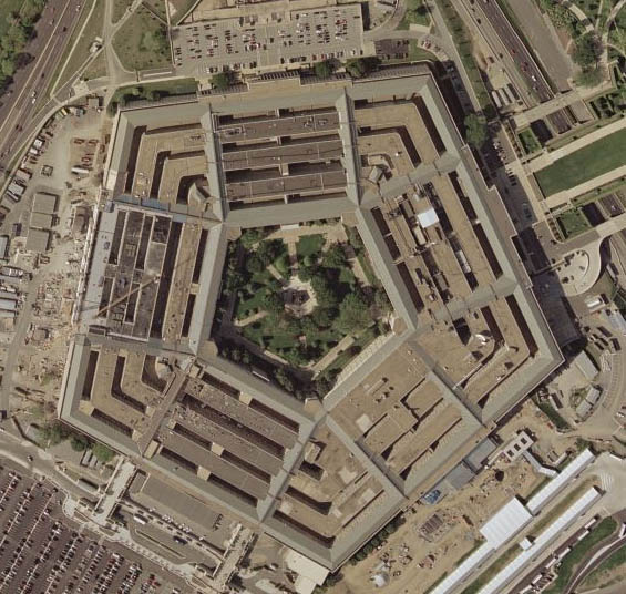 Der Innenhof des Pentagons ist ein
                            grner Garten