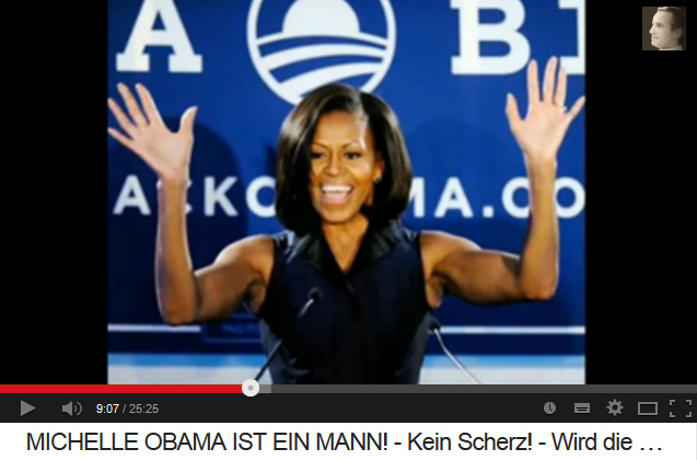 Michael Obama als
                      "First Lady" verkleidet mit breiten,
                      m�nnlichen Schultern, die breiten Nackenmuskeln
                      sind durch das Kleid verdeckt