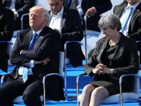 Trump gegen May am NATO-Gipfel, Sommer 2017