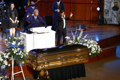 The golden coffin for
                                      George Floyd - seems to be a
                                      Freemason's bribe for the big
                                      show