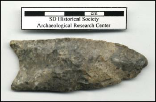 Clovis-Spitze: Harpunenspitze, mit der
                      Abschlagtechnik hergestellt.