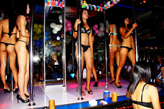 Gogo-Bar mit
                        erotischen T�nzerinnen in Thailand in Pattaya