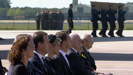 Coffin
                      allegedly with dead body from flight MH17 in
                      Holland, July 23,2014
