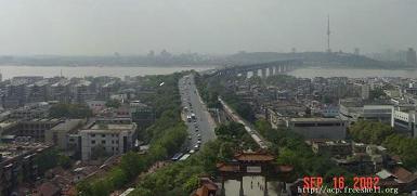Wuhan: Panorama mit Yangtsebr�cke