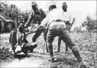 Nanking / Nanjing 1937: Bayonett�bung zu
                          dritt