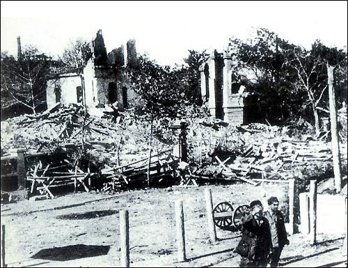 Wuhan / Wuchang: Stadtteil Hanko 1938: Ruinen
                    nach Bombardement