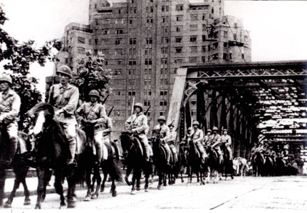 Shanghai Mai
                  1949: Einzug der Kommunisten