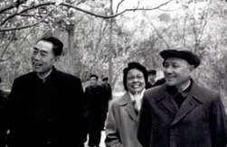 Zhou Enlai / Chou En-Lai mit Deng
                            Xiaoping