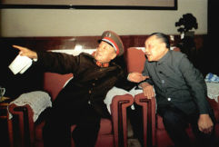 Deng und Yang Shangkun sichten neue milit�rische
                F�hrungskr�fte, Dezember 1986