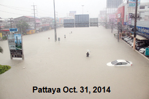 Sukumvit Road in Pattaya
                �berschwemmt, 31.10.2014