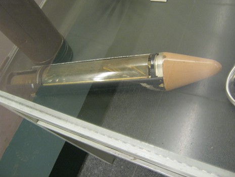 Nagelbombe 03, Seitenansicht