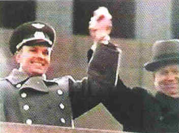 Gagarin y Jrushchov en el auto