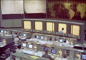 Gemini Mission Control Center, foto de la
                        NASA no. S65-28660. Eso es un centro de control
                        que no tiene ninguna idea...