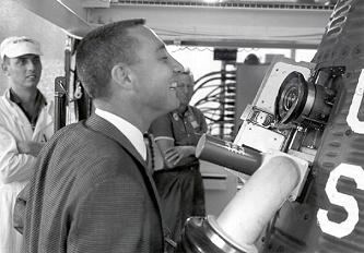 Formación de Grissom:
Inspección de un periscopio Formación de Grissom: Inspección de un
periscopio