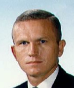 El director de la NASA de la comisión
de investigación de Apolo 1, Frank Bormann,
foto de la NASA no. S64-31456. Esos ojos me
parecen como los ojos de un director de la
SS del régimen Hitler, una cabeza nazi. El director de la NASA de la comisión
de investigación de Apolo 1, Frank Bormann,
foto de la NASA no. S64-31456. Esos ojos me
parecen como los ojos de un director de la
SS del régimen Hitler, una cabeza nazi.