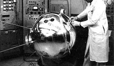 Ejemplo de un sat�lite
                              "Explorer": el "Explorer
                              17" de 1963