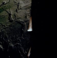Apolo 11, foto de la NASA no. AS11-37-5438:
                        La NASA afirma que eso ser�a otra vista a la
                        luna con "cr�teres lunares".