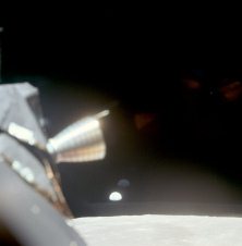 Apolo 11, foto de la NASA no.
                            AS11-37-5440: La NASA afirma que eso ser�a
                            una salida de la Tierra durante una
                            "�rbita lunar" antes de la
                            separaci�n del "m�dulo lunar"
                            durante el vuelo de aproximaci�n a la
                            "luna".