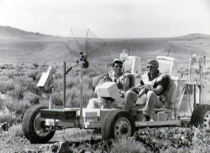 Entrenamiento de Apolo 17: Manejan por el
                        medio desierto, una excursi�n geol�gica