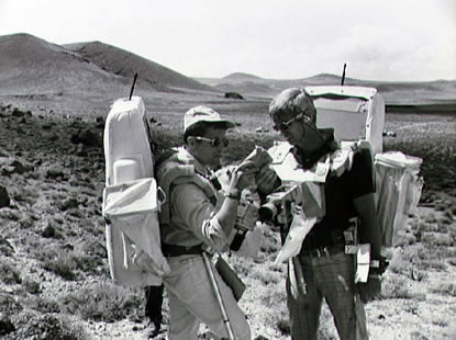 Apolo 17, entrenamiento: excursi�n
                        geol�gica con investigaciones de piedras 02