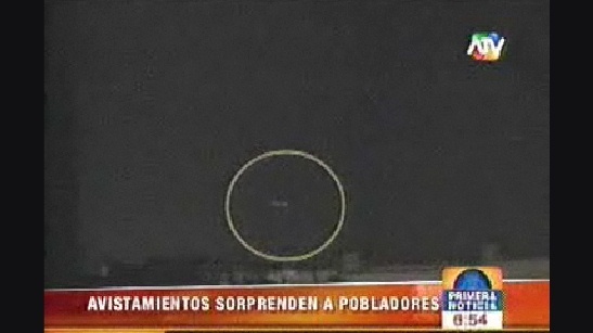 Bfo (Ufo) �ber Lima, 6. Januar 2011 (01),
                  fliegende Untertasse