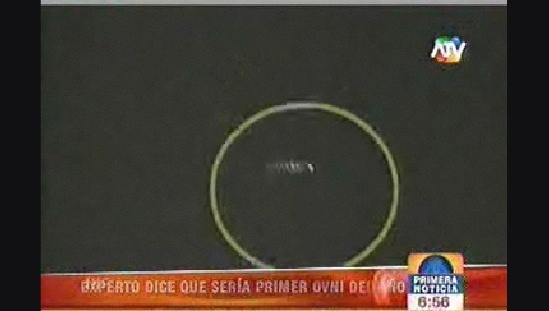 Bfo (Ufo)
                  �ber Lima, 6. Januar 2011 (13), fliegende Untertasse
                  �ber Lima