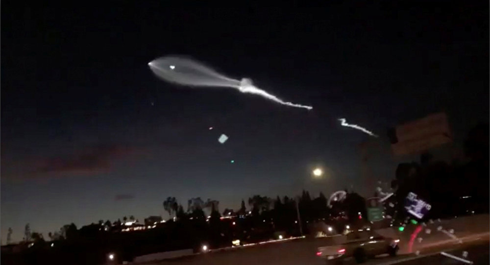 UFO
                    �ber Los Angeles, 23.12.2017