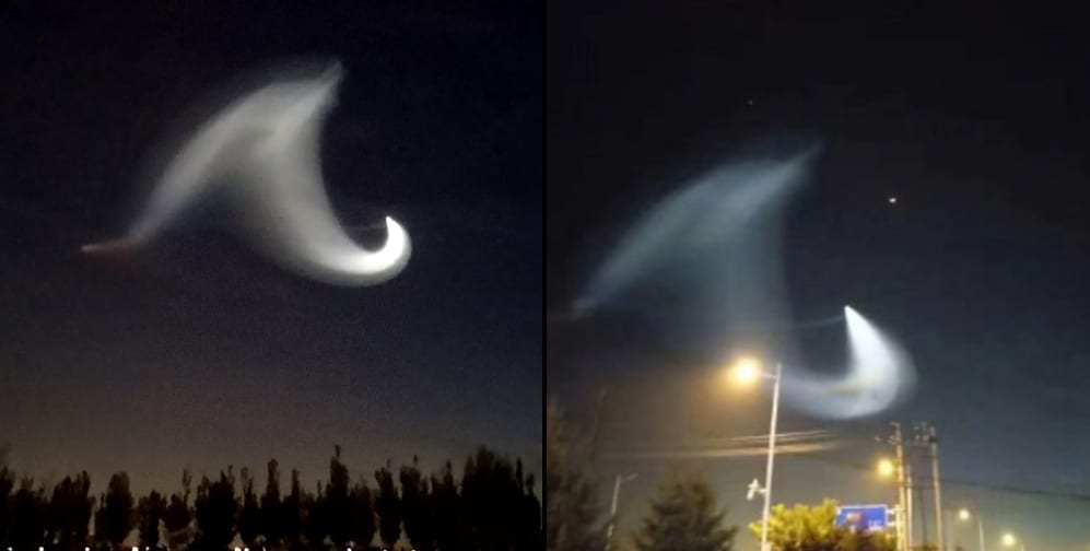 UFO
                    Kurvenwolke, Haken in Parabelform, Doppelfoto von
                    The Shanghaiist