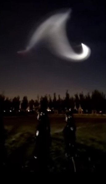 UFO �ber Nordchina 11.10.2018,
                    Kurvenwolke 01 Seitenansicht