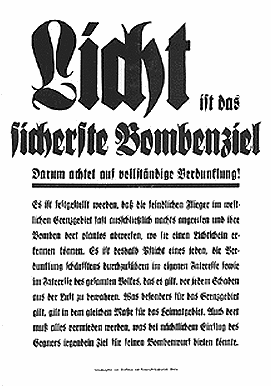 Plakat im 3R "Licht ist das
                                  sichere Bombenziel", ab 1940 ca.