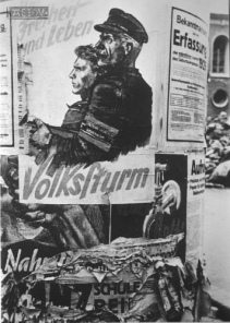 Plakat im 3R Österreich
                                  "Freiheit und Leben.
                                  Volkssturm!", Mai 1945