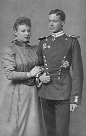 Prinzessin Pauline mit Prinz Friedrich.
                          Pauline verfolgte den Prozess gegen einen
                          angeblichen M�rder Hennig, denn dann
                          hingerichtet wurde